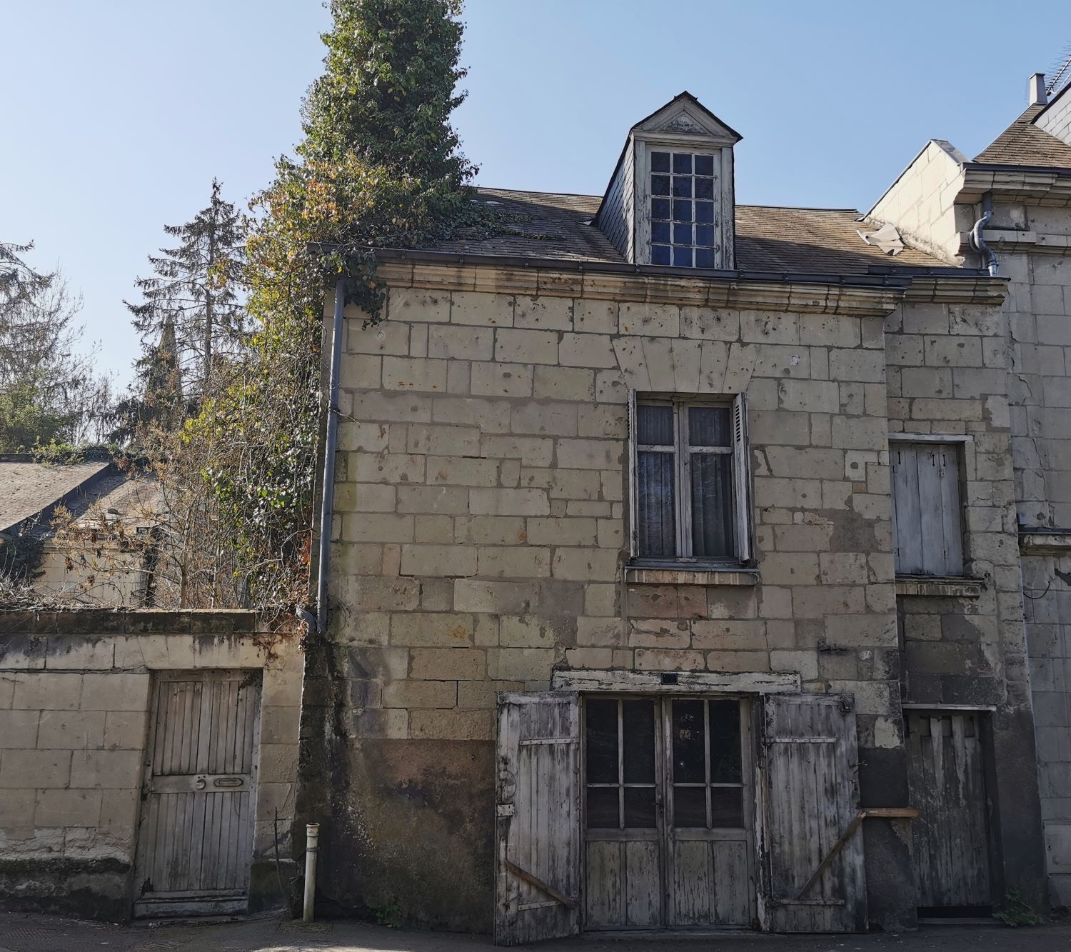 Souzay-Champigny Maison ancienne à rénover